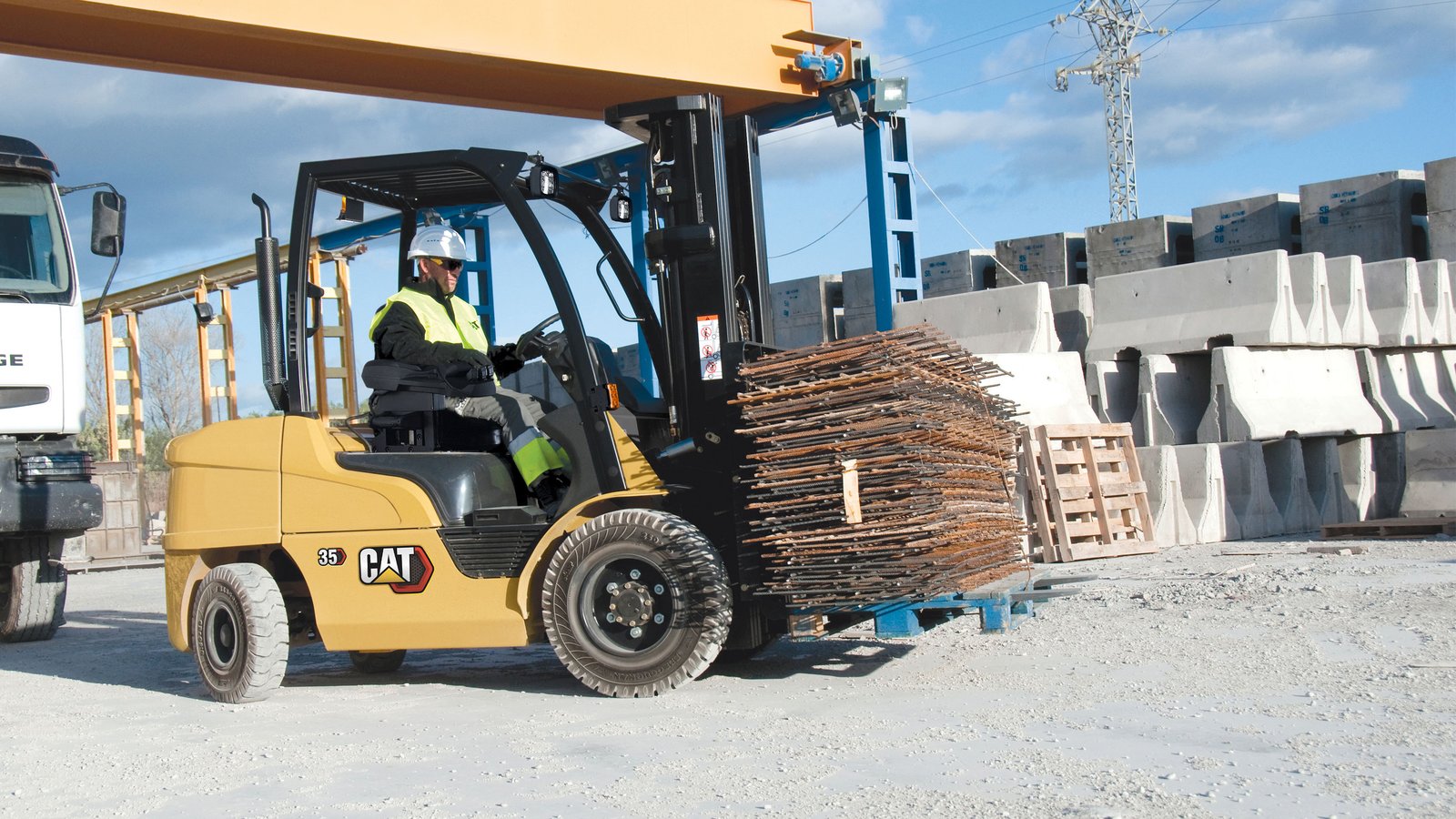 Cat® DP30P3 Compact Diesel Powered Forklift (3.000 kg) Indonesia