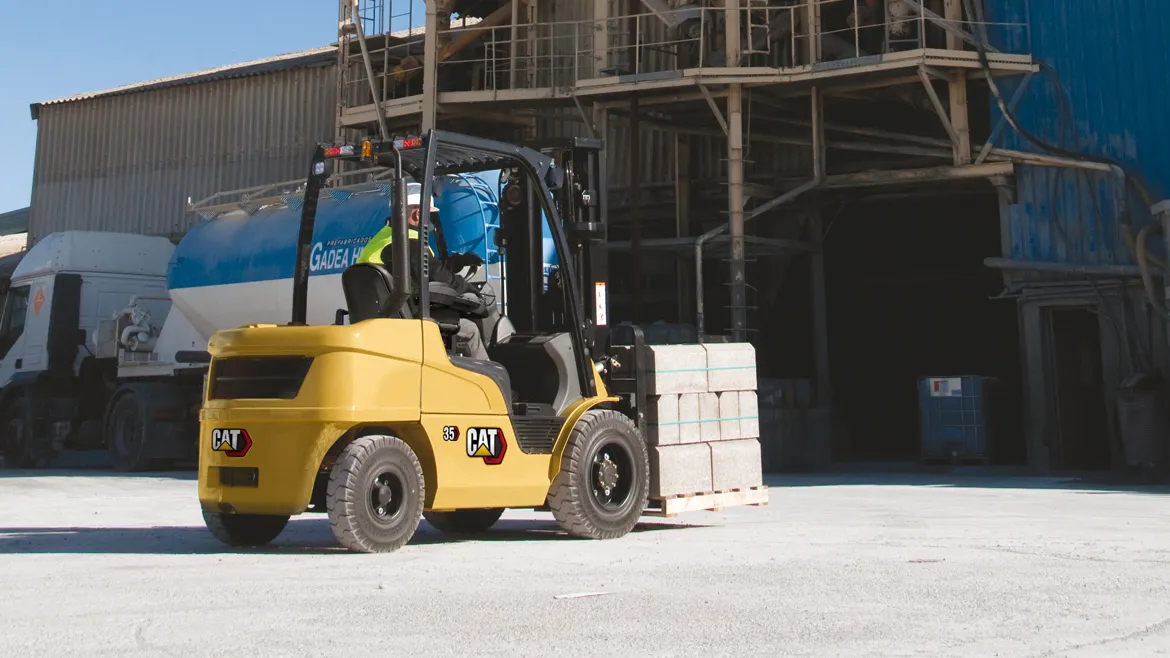 Cat® DP30P3 Compact Diesel Powered Forklift (3.000 kg) - Tampilan 3