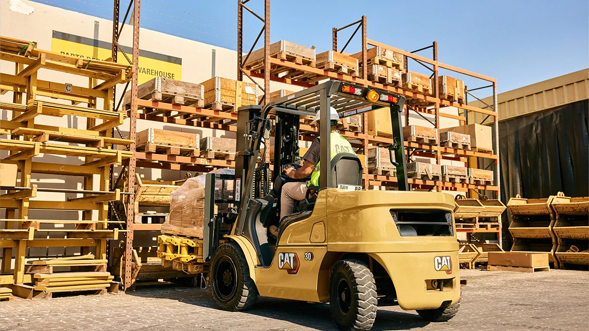 Cat® DP20PT Compact Diesel Powered Forklift (2.000 kg) - Tampilan 3