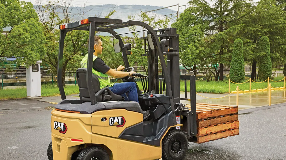 Cat® EP30CB Electric Counterbalance Forklift (3.000 kg) - Tampilan 2