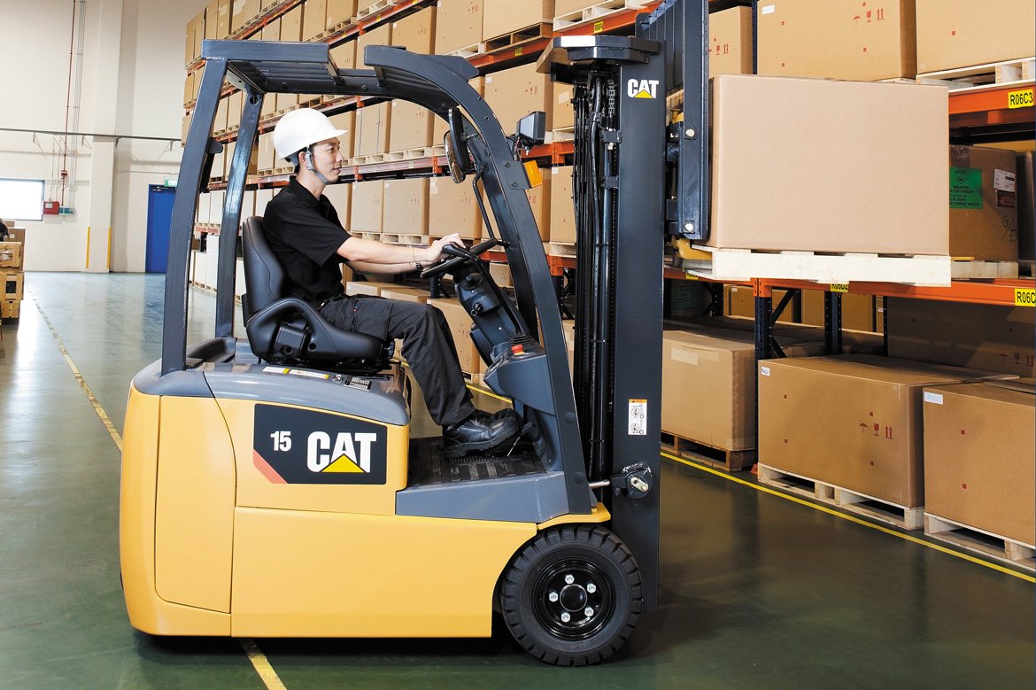 Cat® EP18TBCB 3-Wheel Electric Counterbalance Forklift (1.800 kg)