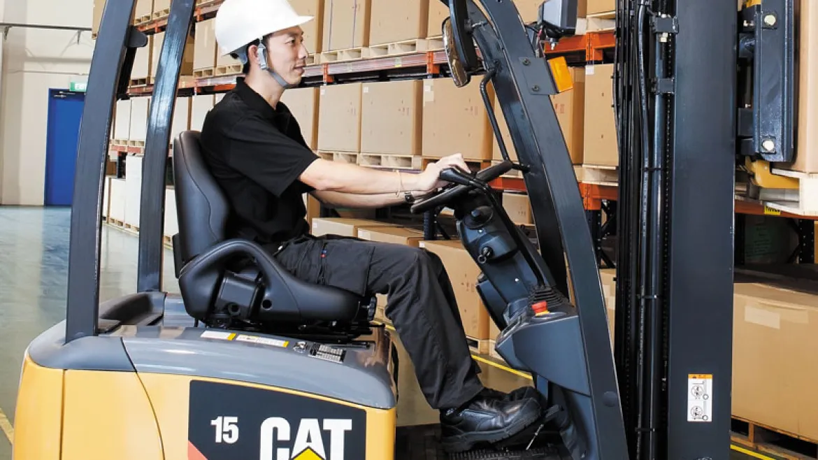 Cat® EP18TCB 3-Wheel Electric Counterbalance Forklift (1.800 kg) - Tampilan 3
