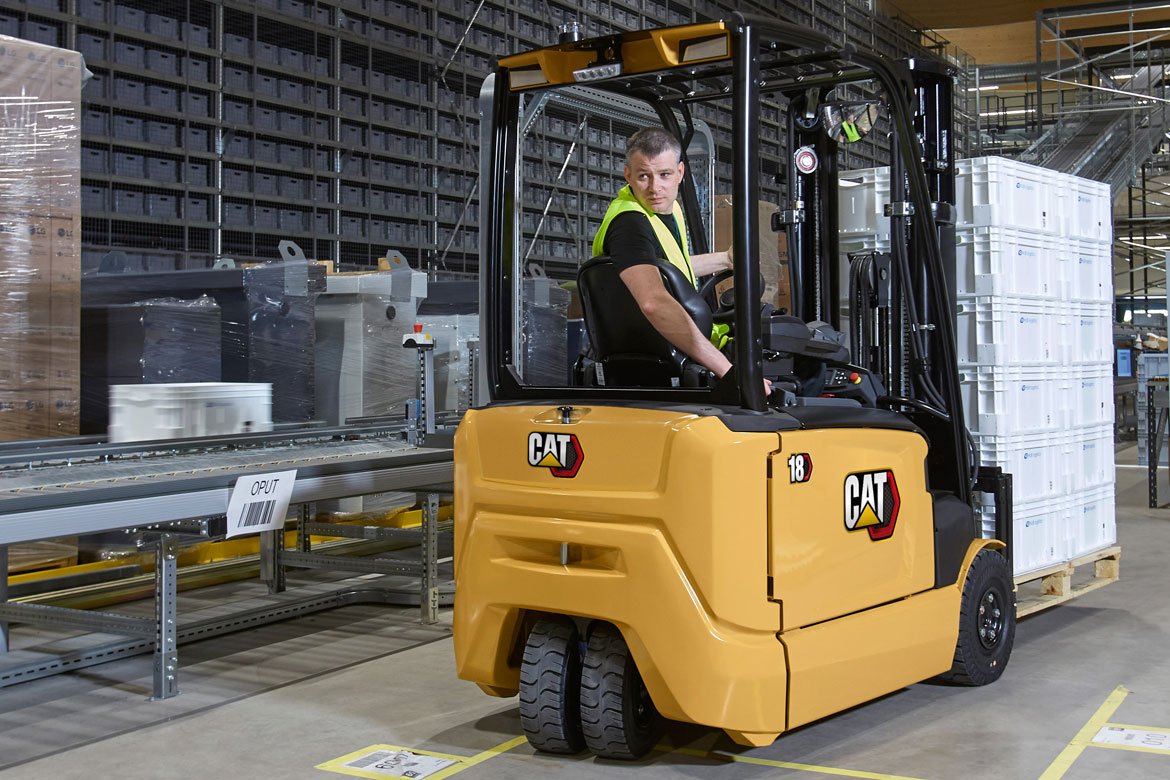 Cat® EP16CN2T 3-Wheel Electric Forklift (1.600 kg)
