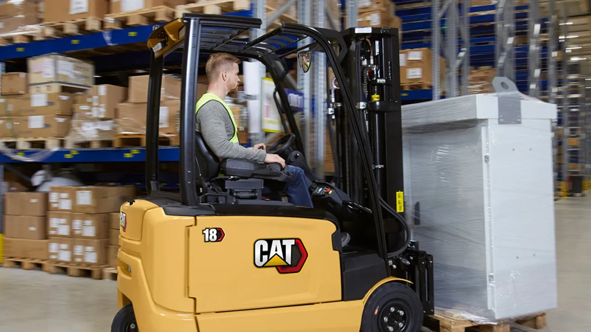 Cat® EP18CN2T 3-Wheel Electric Forklift (1.800 kg) - Tampilan 2