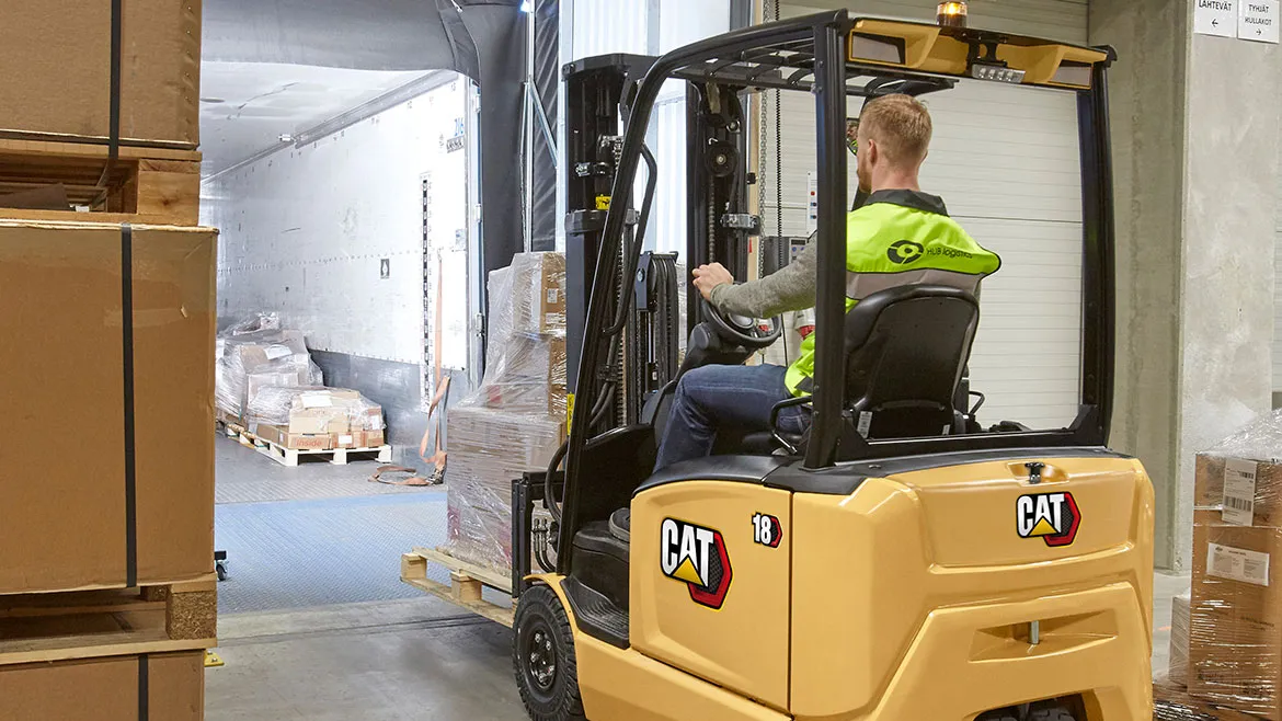 Cat® EP18CN2T 3-Wheel Electric Forklift (1.800 kg) - Tampilan 3