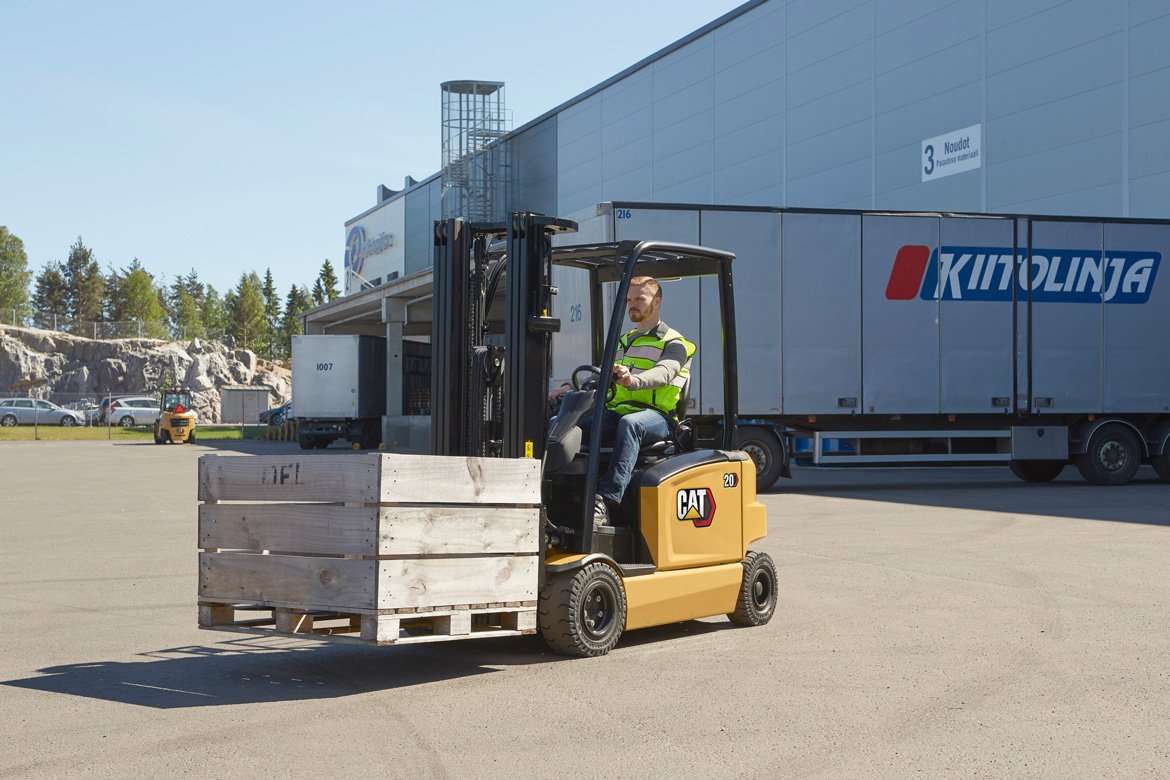 Cat® EP20N2 4-Wheel Electric Forklift (2.000 kg) Indonesia