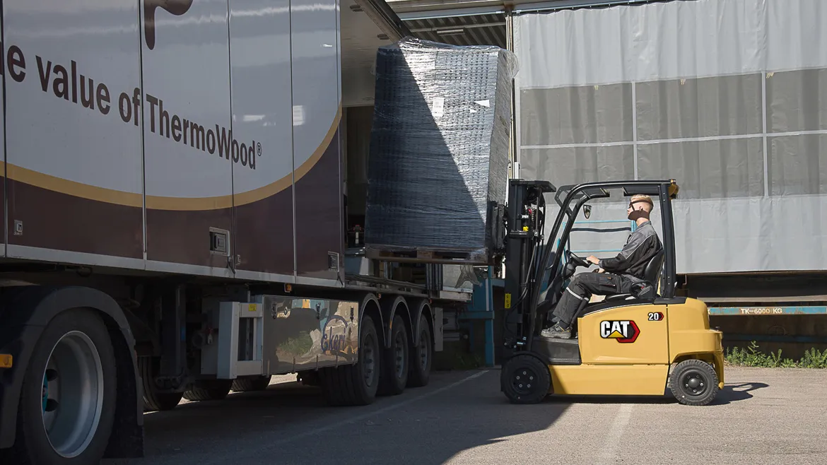 Cat® EP20N2 4-Wheel Electric Forklift (2.000 kg) - Tampilan 2