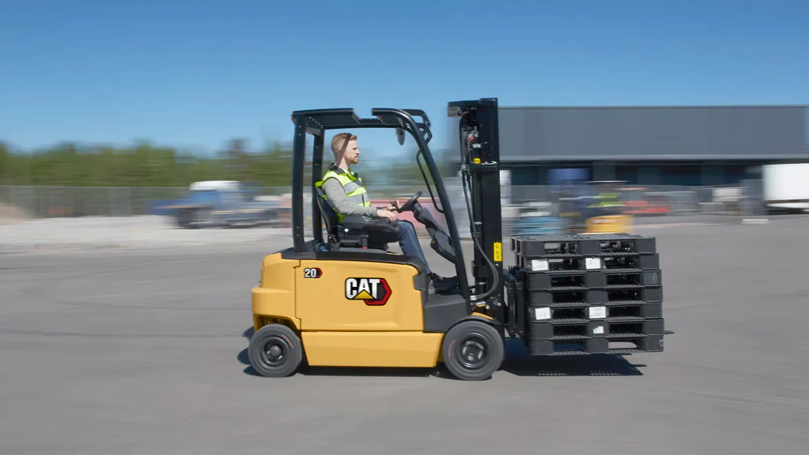 Cat® EP20N2 4-Wheel Electric Forklift (2.000 kg) - Tampilan 3