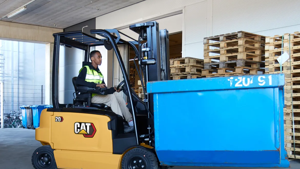 Cat® EP20N2 4-Wheel Electric Forklift (2.000 kg) - Tampilan 4