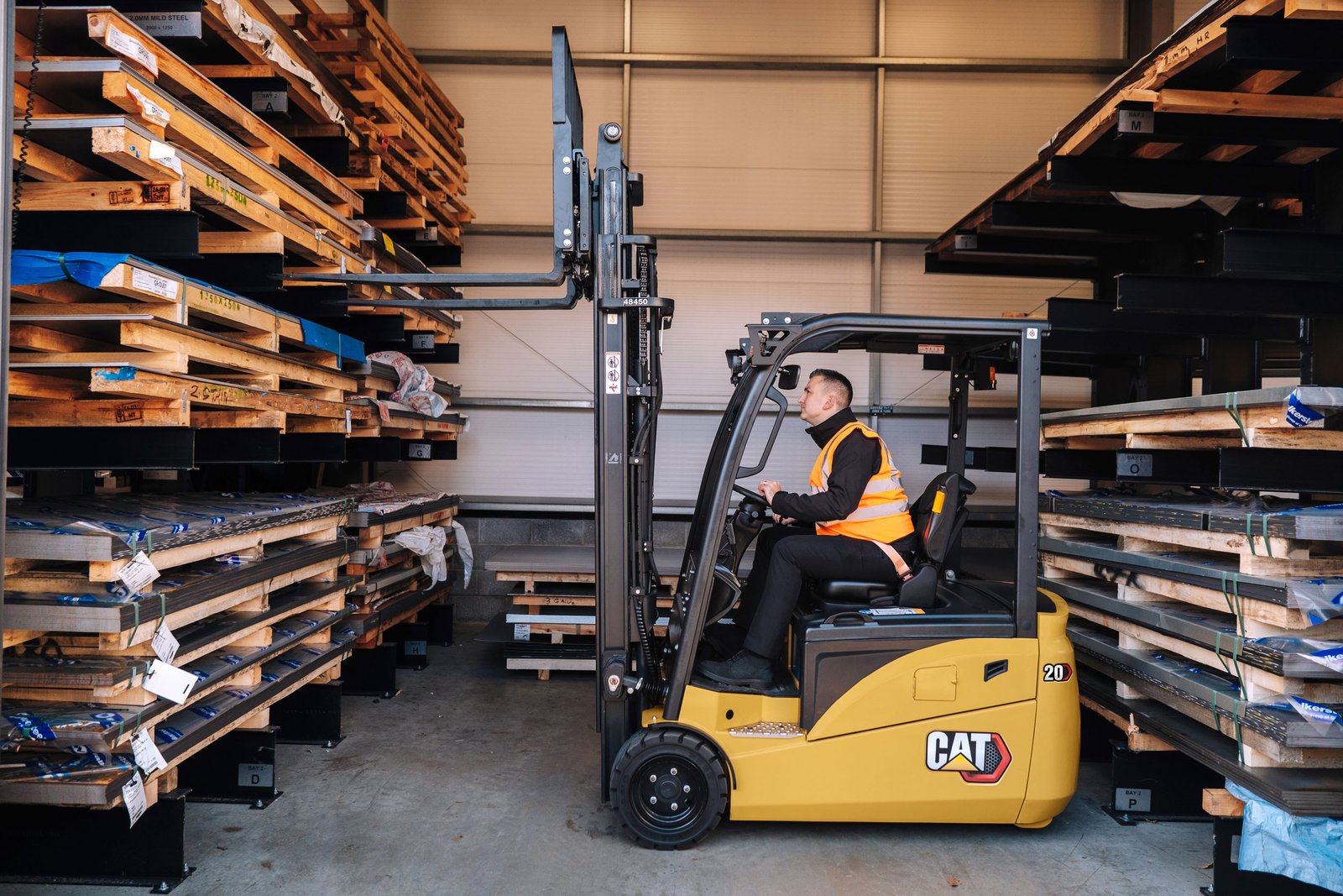 Cat® EP20QT 3-Wheel Electric Counterbalance Forklift (2.000 kg)