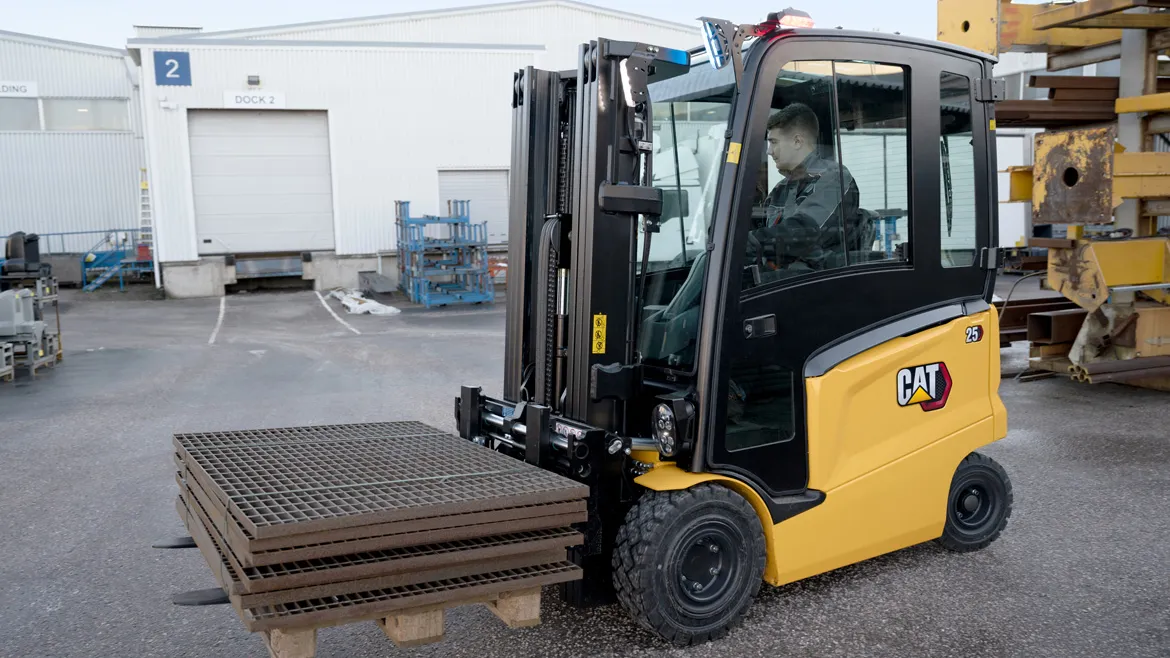 Cat® EP30ACN Electric Counterbalance Forklift (3.000 kg) - Tampilan 4
