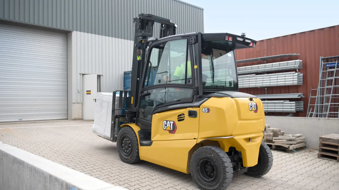 Cat® EP50NH High-Capacity Electric Forklift (5.000 kg) - Tampilan 3