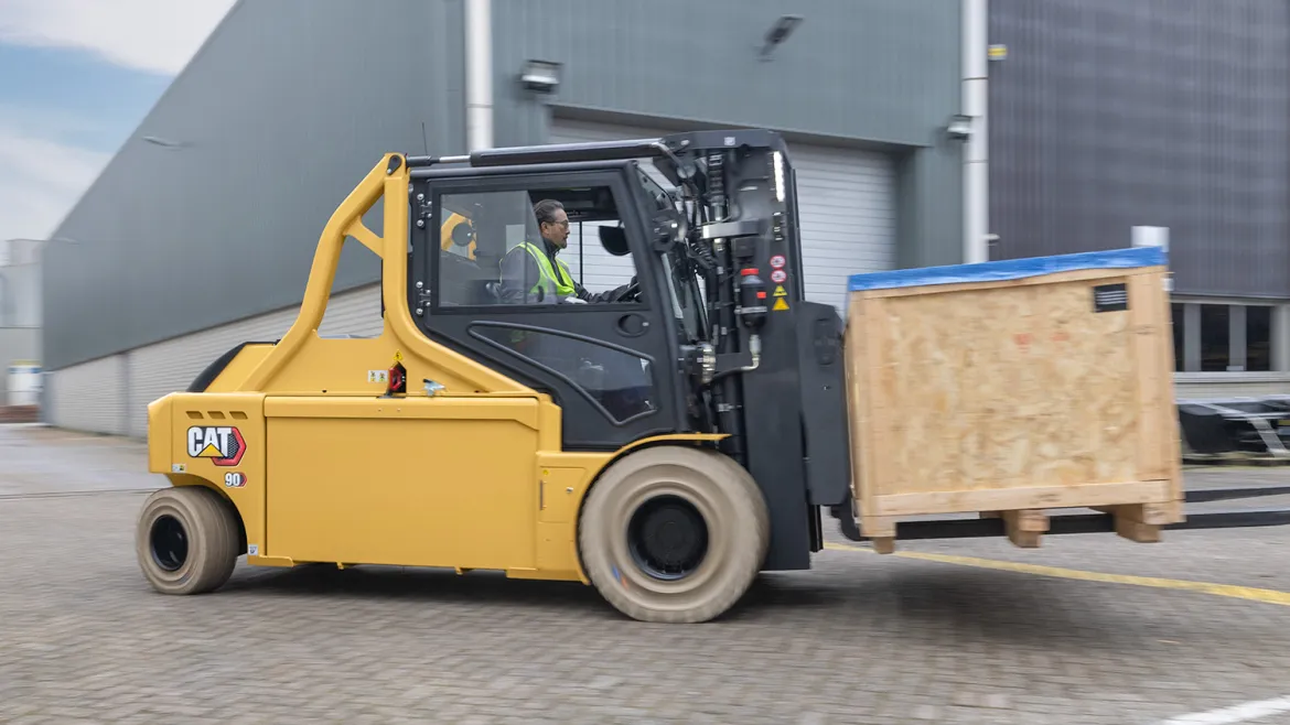 Cat® EP60NH Heavy Electric Forklift (6.000 kg) - Tampilan 3