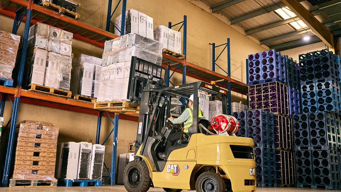 Cat® GP20PT Compact Petrol/LPG Powered Forklift (2.000 kg) - Tampilan 2