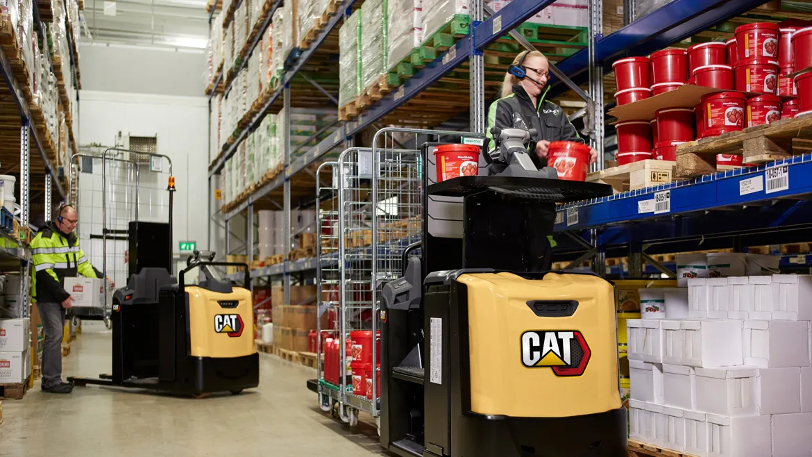 Cat® NO20N2 Low-Level Order Picker (2.000 kg) - Tampilan 3