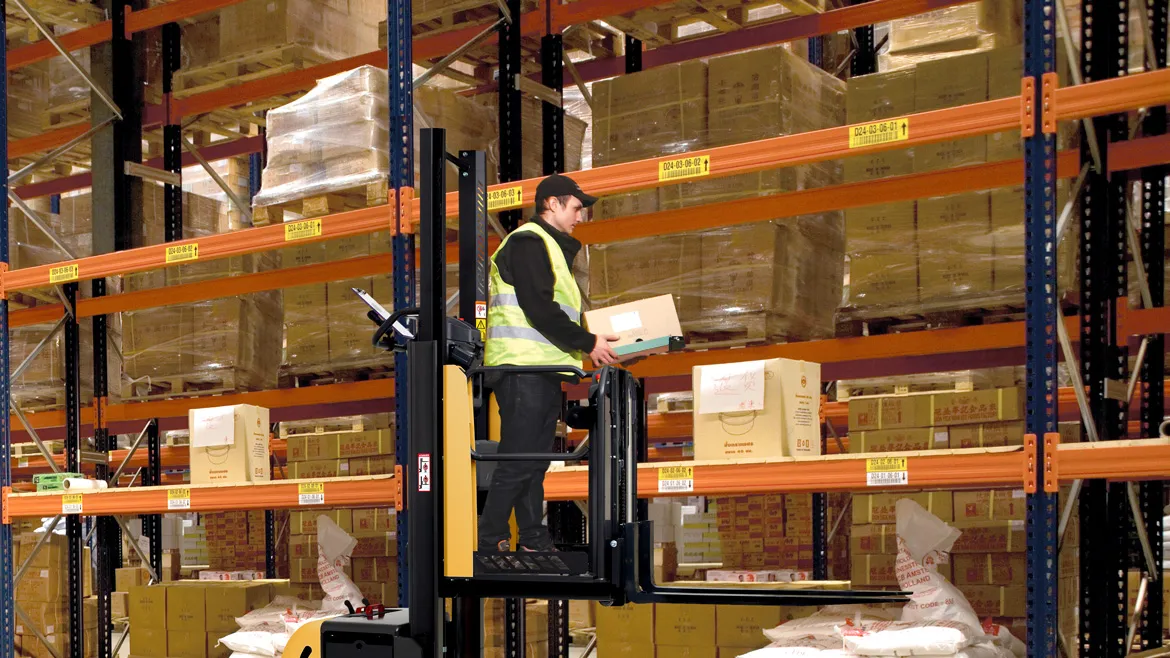 Cat® NOL10P Low-Level Order Picker (1.000 kg) - Tampilan 3