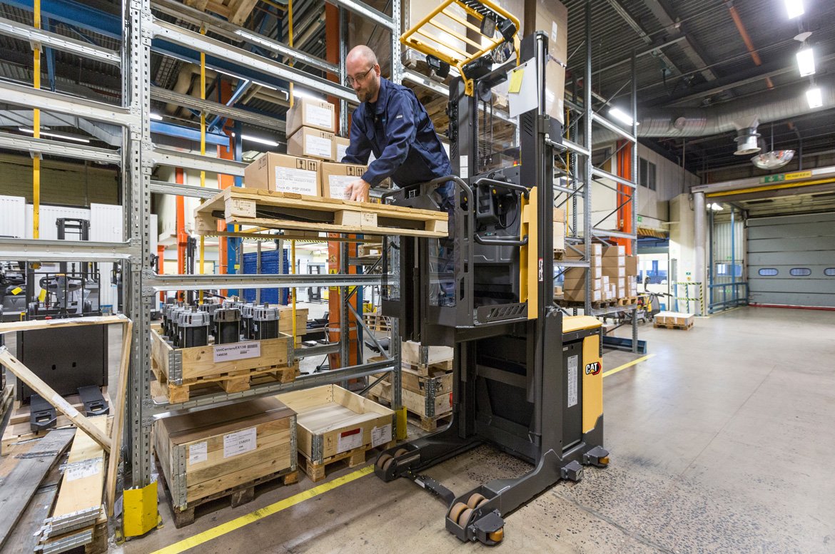 Cat® NOM10P Medium-Level Order Picker (1.000 kg)