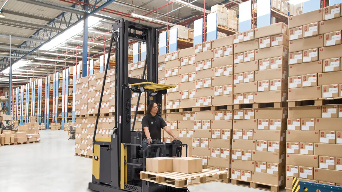 Cat® NOM10P Medium-Level Order Picker (1.000 kg) - Tampilan 2