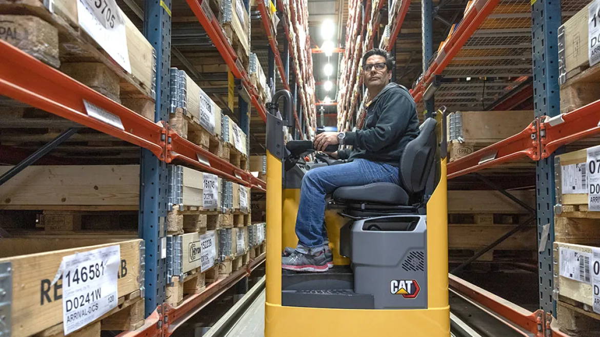 Cat® NPS30N2 Sit-On Power Pallet Truck (3.000 kg) - Tampilan 2