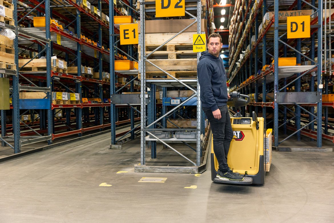 Cat® NPF20N3S Platform Power Pallet Truck (2.000 kg) Indonesia