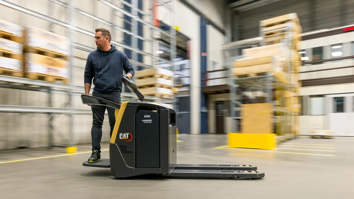 Cat® NPF20N3S Platform Power Pallet Truck (2.000 kg) - Tampilan 4