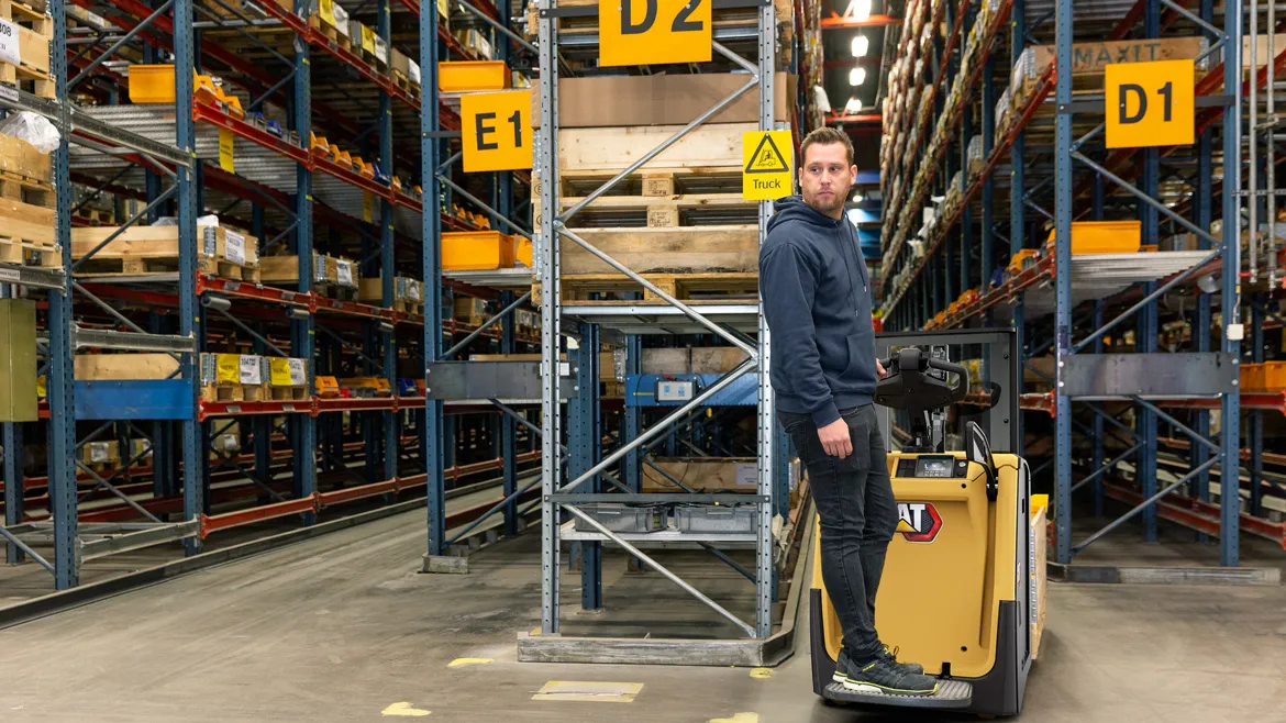 Cat® NPF20N3DR Platform Double Pallet Handler (2.000 kg) - Tampilan 2