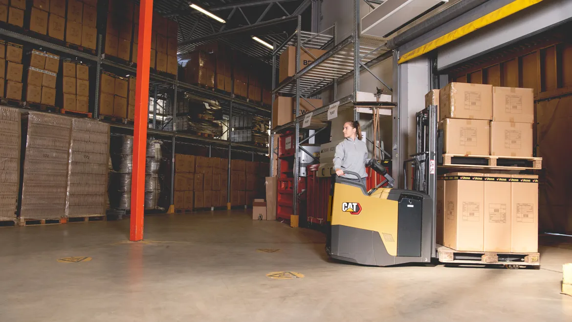 Cat® NPF20N3DR Platform Double Pallet Handler (2.000 kg) - Tampilan 4