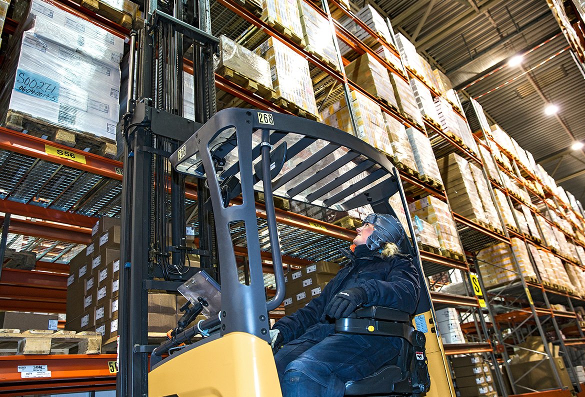Cat® NR16N3 High-Performance Reach Truck (1.600 kg) Indonesia