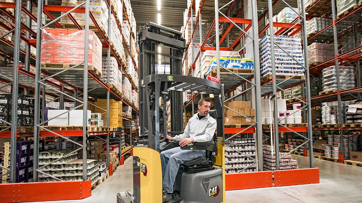Cat® NR16N3 High-Performance Reach Truck (1.600 kg) - Tampilan 2