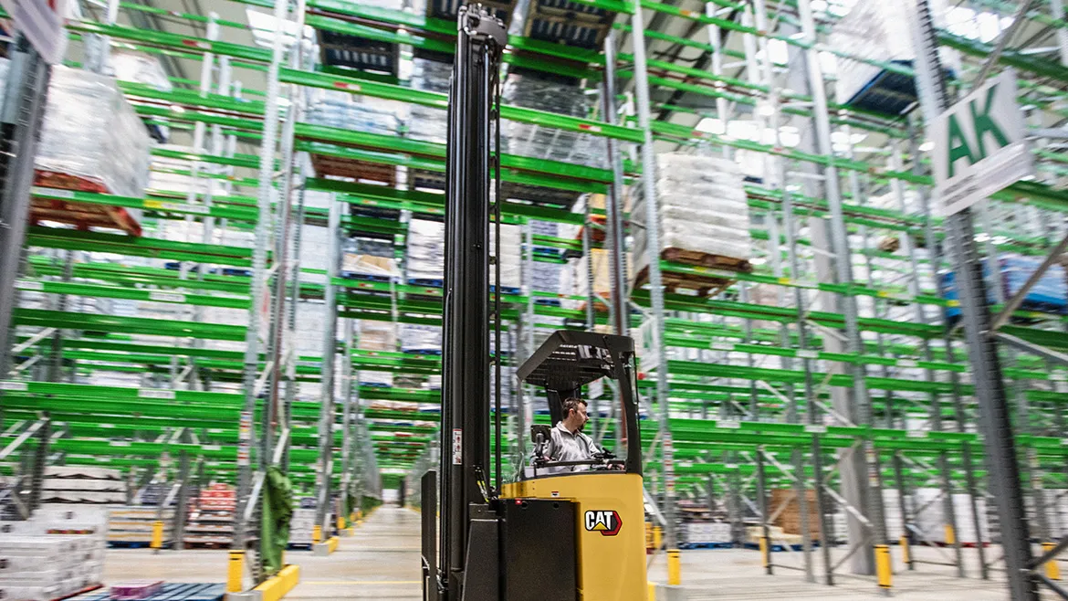 Cat® NR16N3 High-Performance Reach Truck (1.600 kg) - Tampilan 3
