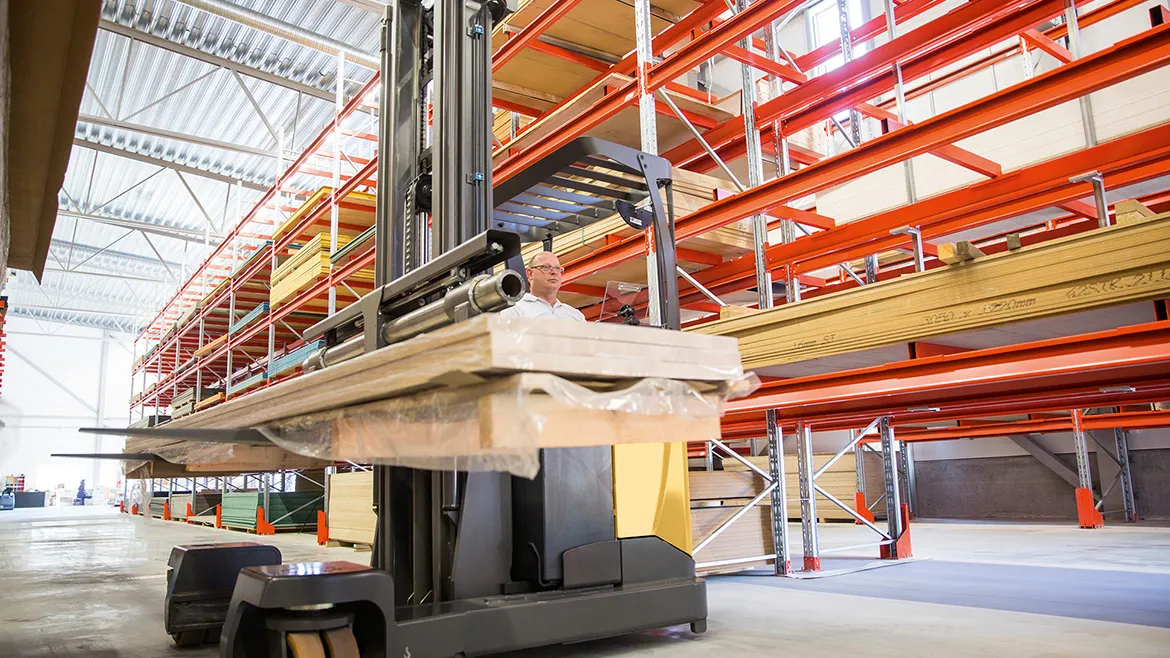 Cat® NRM25N3 Four-Way Reach Truck (2.500 kg) - Tampilan 3