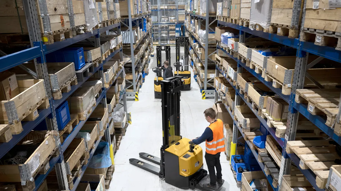 Cat® NSP12N3IR Pedestrian Pallet Stacker (1.200 kg) - Tampilan 2