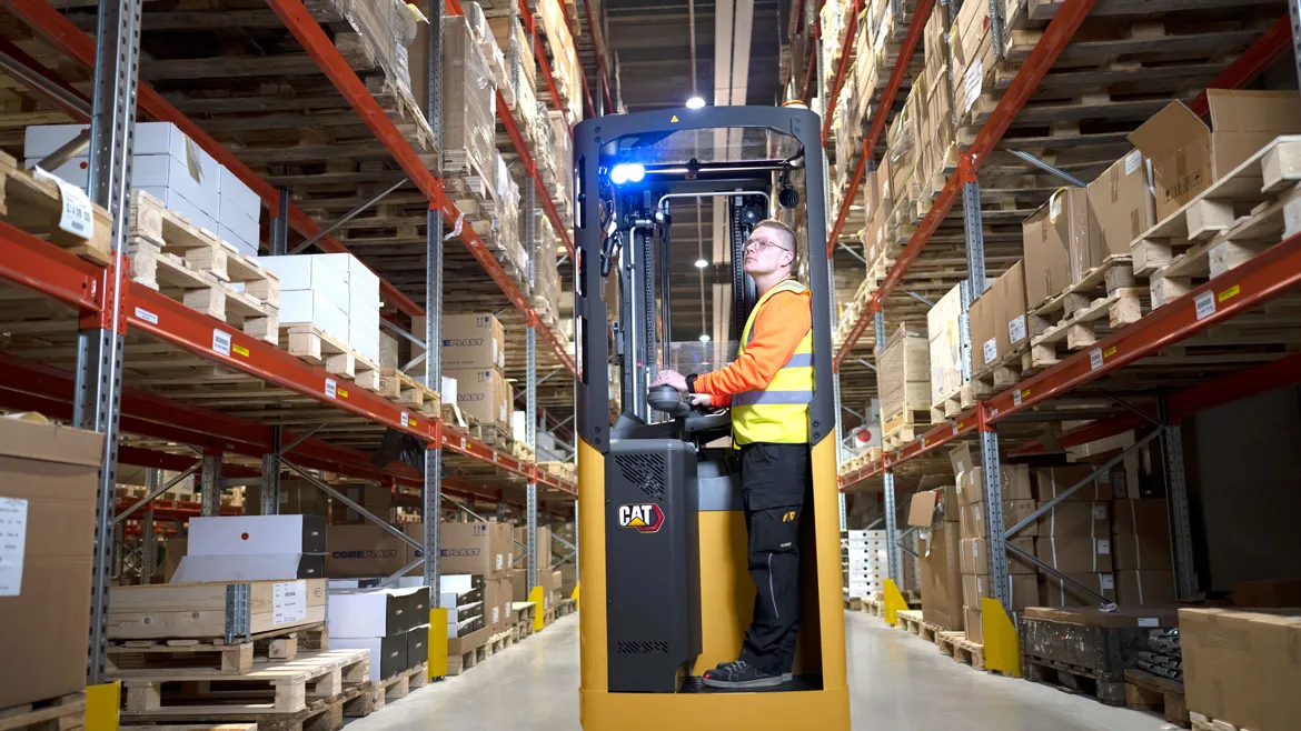 Cat® NSR12N2 Stand-In Pallet Stacker (1.250 kg) - Tampilan 4