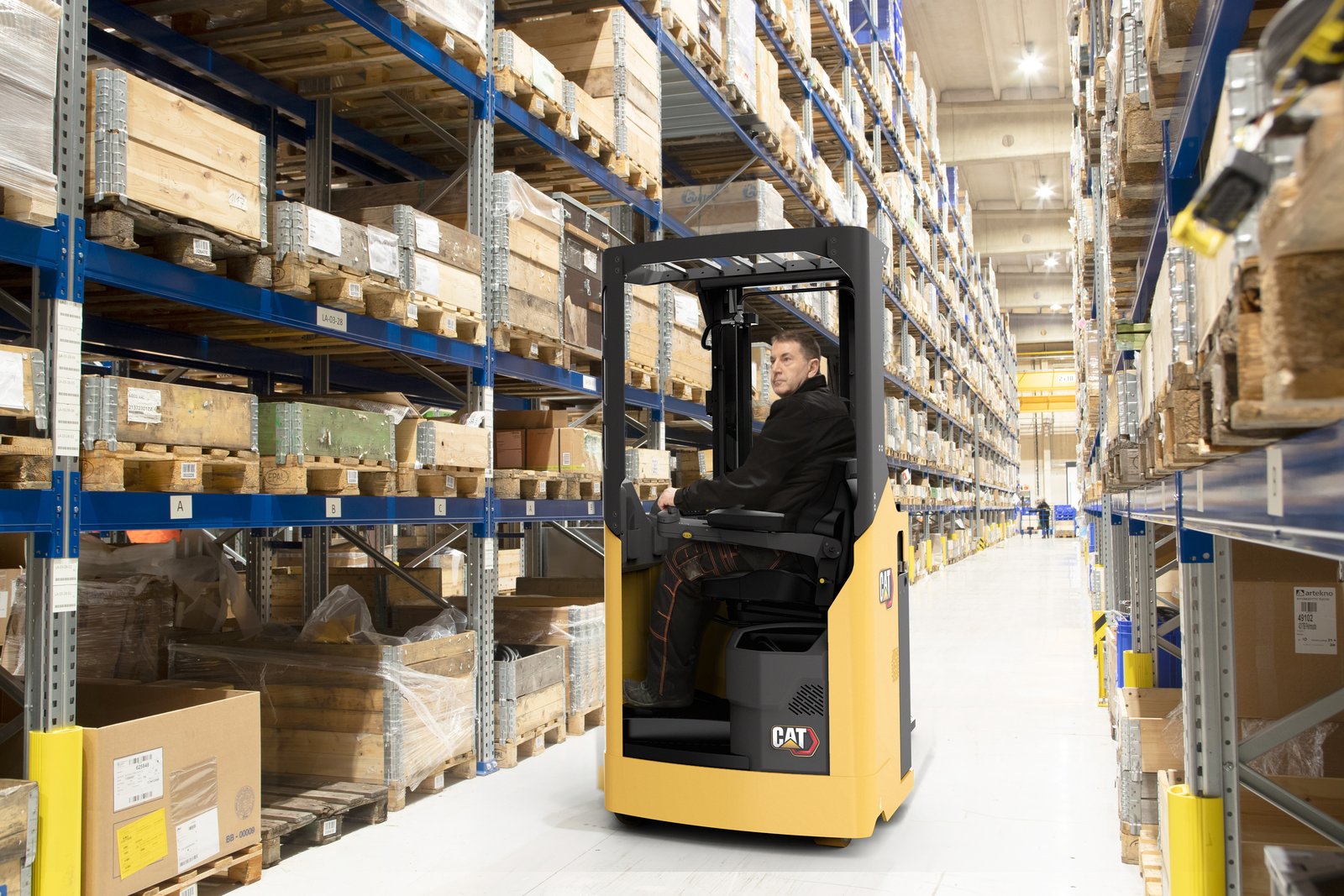 Cat® NSS20N2I Sit-On Pallet Stacker (2.000 kg) Indonesia