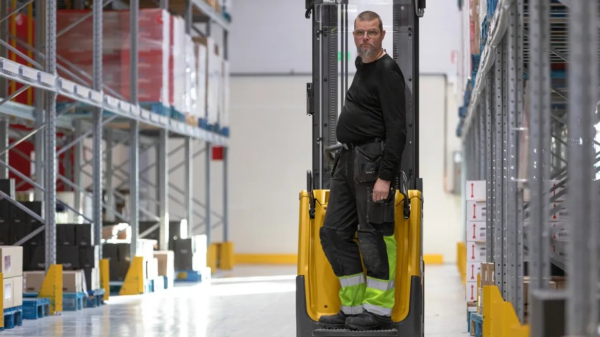 Cat® NSF12N3IS Platform Pallet Stacker (1.250 kg) - Tampilan 2
