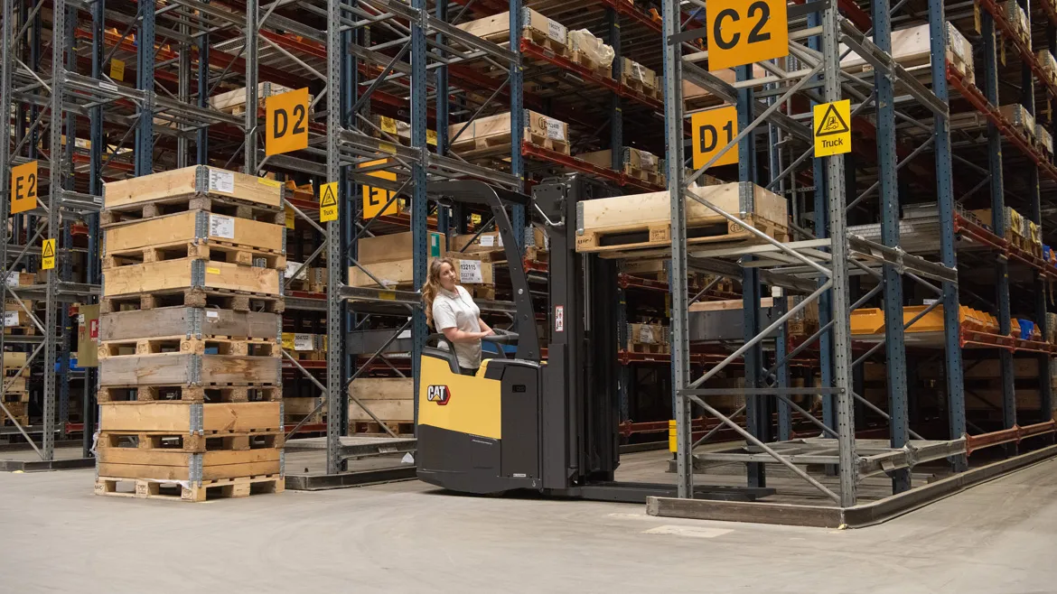 Cat® NSF12N3IS Platform Pallet Stacker (1.250 kg) - Tampilan 4
