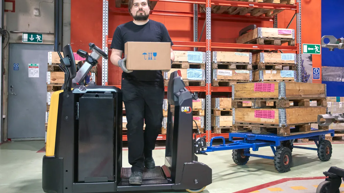 Cat® NTR30N2 Electric Tow Tractor (3.000 kg) - Tampilan 4