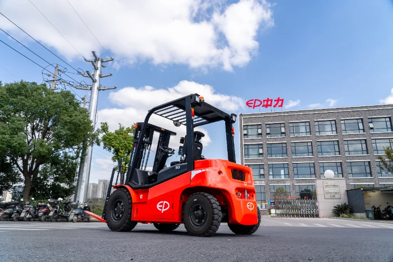 Forklift EP Equipment EFL754-6 - Tampilan 3