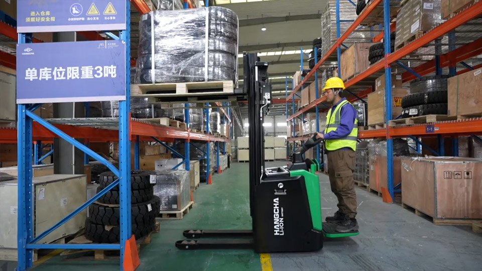 HC Forklift X Series Hi-Range Electric Stacker With Lithium Power - Sudut Teknis 12