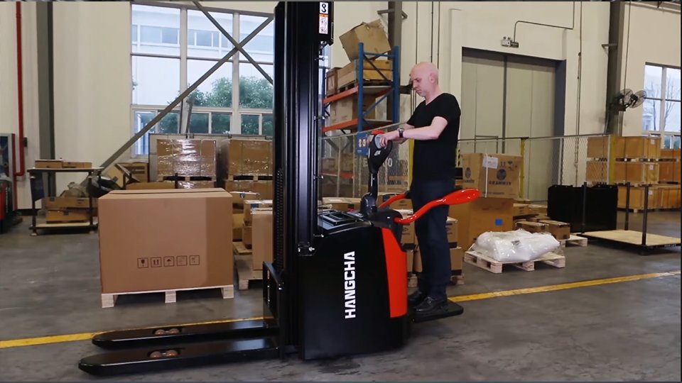 HC Forklift A series Hi range pallet stacker - Sudut Teknis 5
