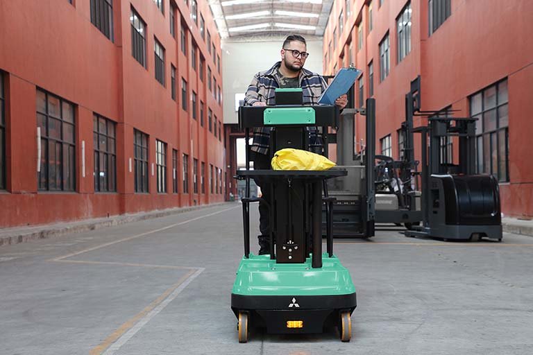 Mitsubishi MOPB015Q1 ESSENTiAL Range Mini Mobile Order Picker (90.150.130 kg) - Tampilan 4