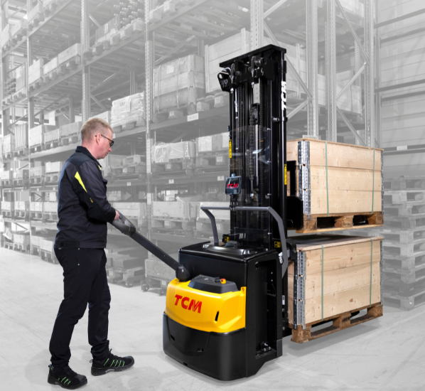 TCM SPR16W-N3 Pedestrian Pallet Stacker with Foldable Platform (1.600 kg) - Tampilan 3