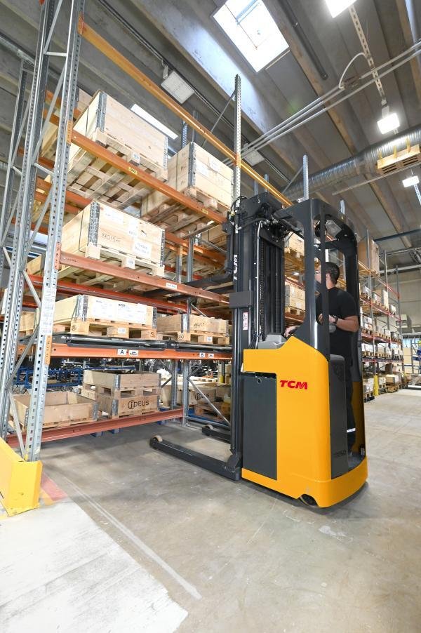 TCM SST12-N2 Sit-On Telereach Double-Deep Stacker Truck (1.200 kg) - Tampilan 5