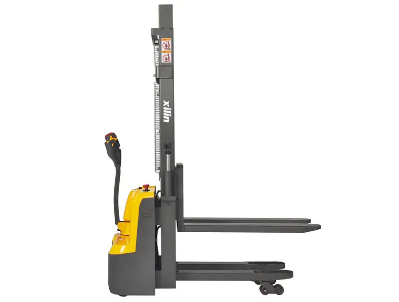 Xilin CDD12R-ES Electric Stacker with Initial Lift (1.200 kg)